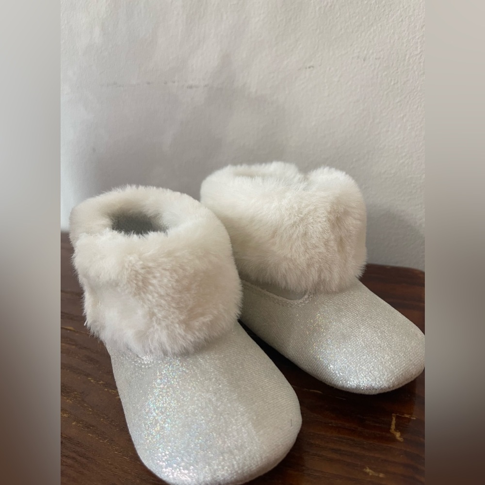 Suprised by stride Baby fuzzy boots 12-18months